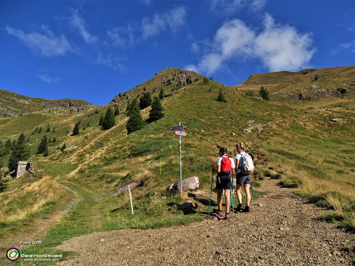 13 Saliamo dal sent. 109 a dx per i Laghi di Ponteranica, rientreremo poi dal sent. 109A a sx .JPG